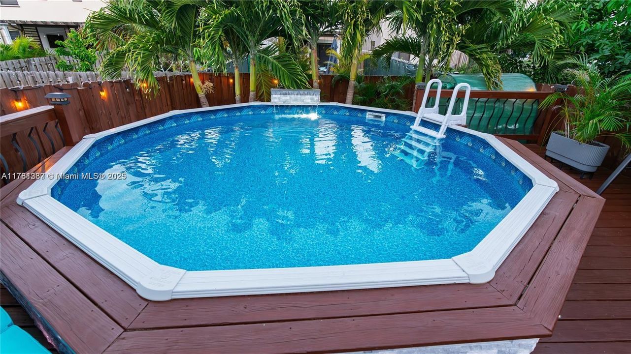 Recently Sold: $550,000 (4 beds, 3 baths, 1936 Square Feet)