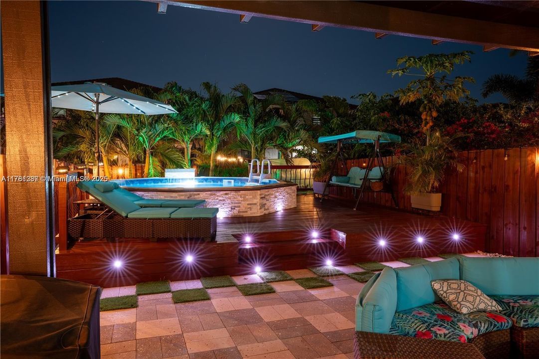 Recently Sold: $550,000 (4 beds, 3 baths, 1936 Square Feet)