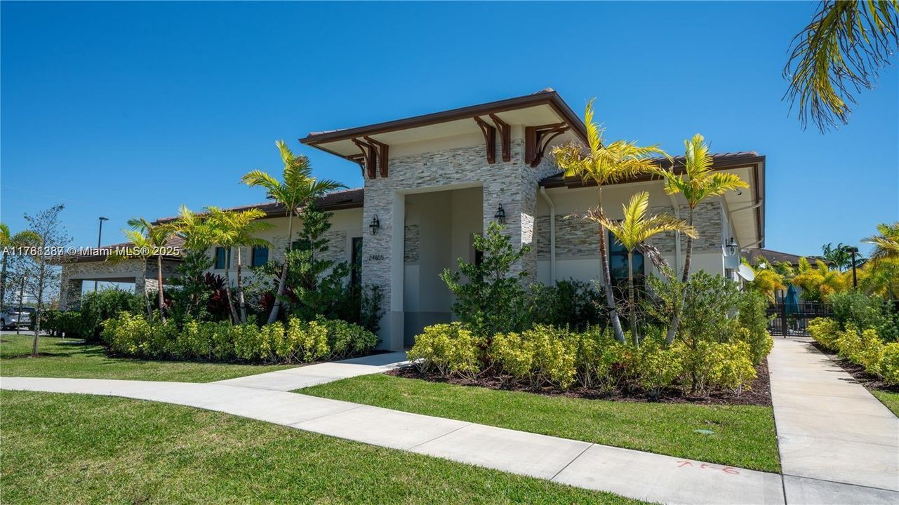 Recently Sold: $550,000 (4 beds, 3 baths, 1936 Square Feet)