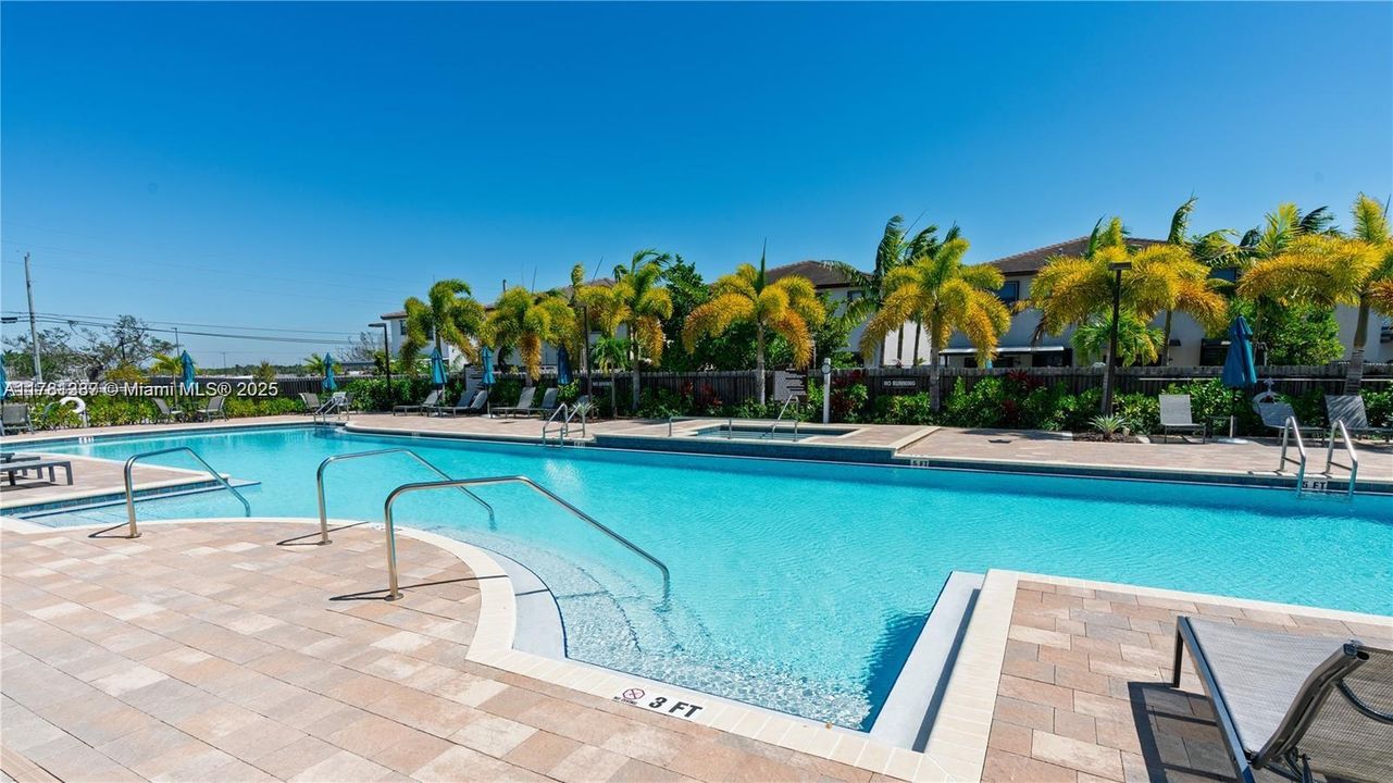 Recently Sold: $550,000 (4 beds, 3 baths, 1936 Square Feet)