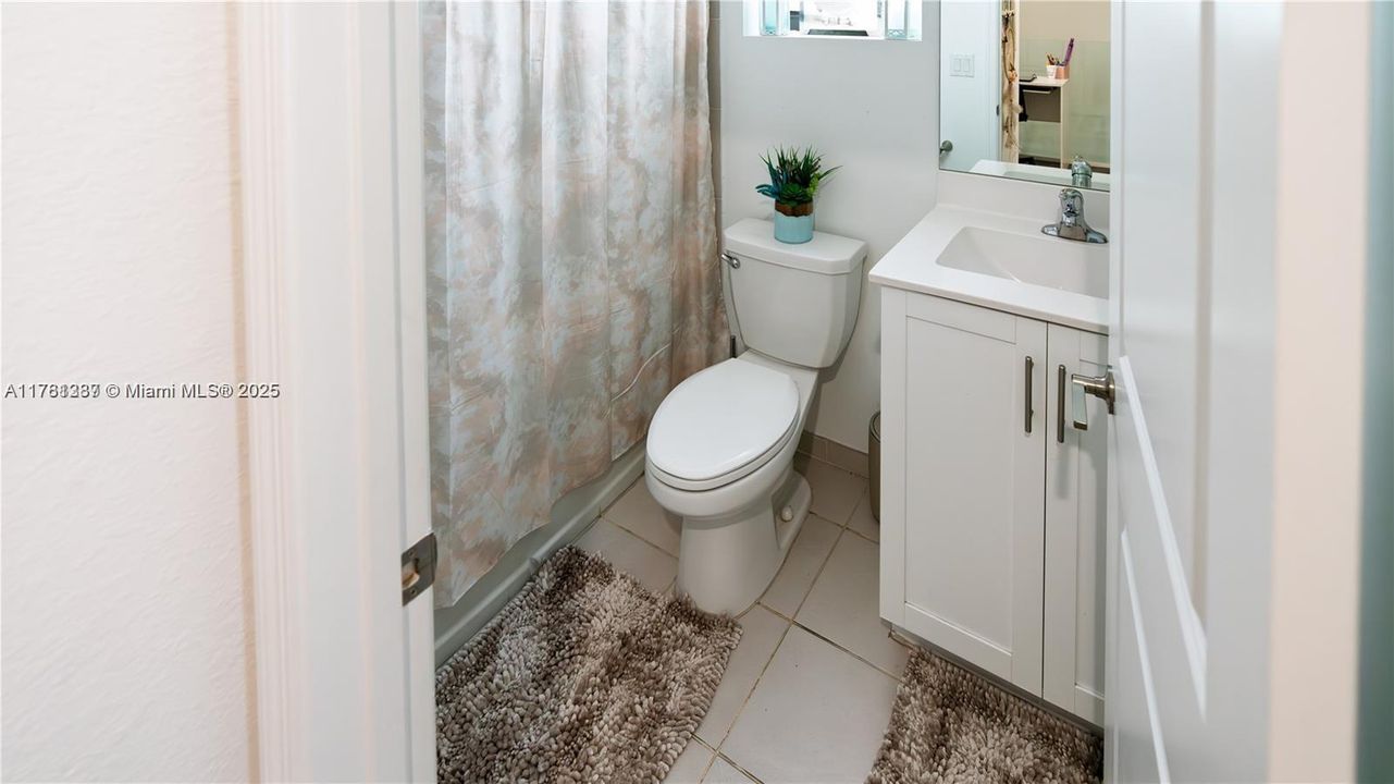 Recently Sold: $550,000 (4 beds, 3 baths, 1936 Square Feet)