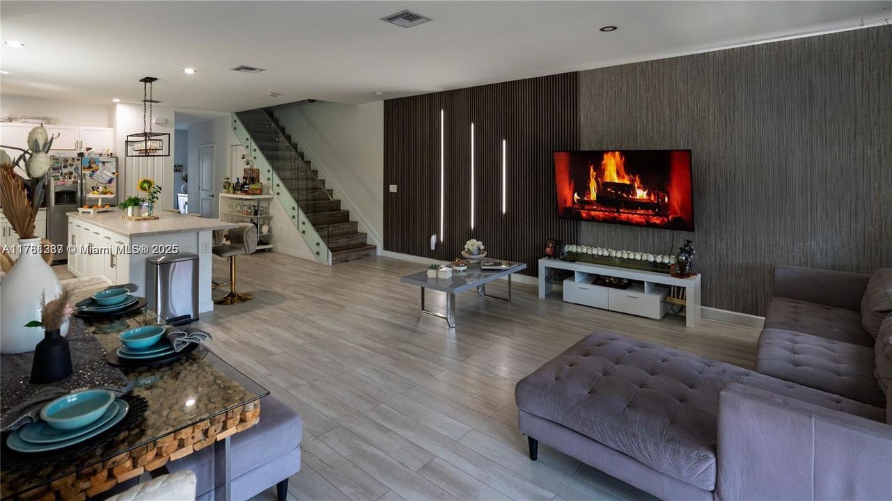 Recently Sold: $550,000 (4 beds, 3 baths, 1936 Square Feet)