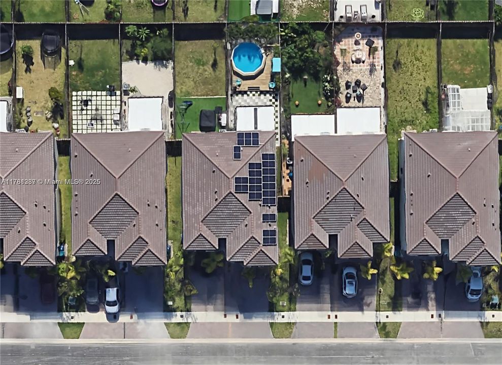 Recently Sold: $550,000 (4 beds, 3 baths, 1936 Square Feet)