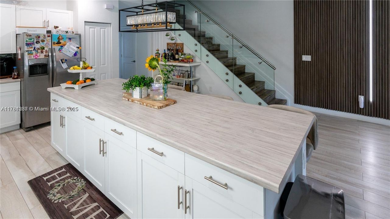 Recently Sold: $550,000 (4 beds, 3 baths, 1936 Square Feet)