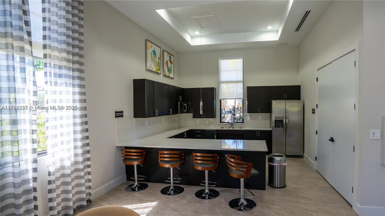 Recently Sold: $550,000 (4 beds, 3 baths, 1936 Square Feet)