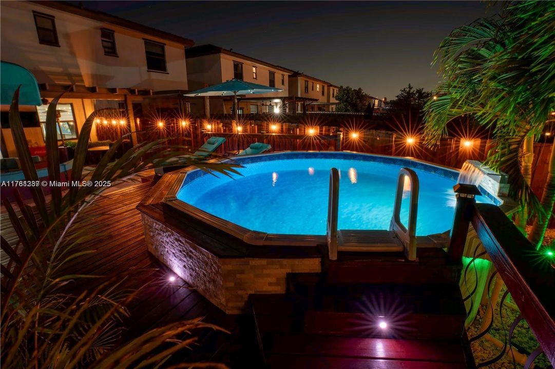 Recently Sold: $550,000 (4 beds, 3 baths, 1936 Square Feet)