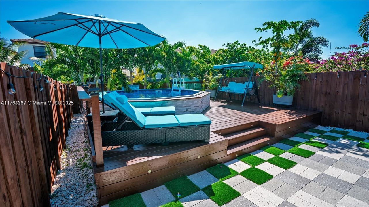 Recently Sold: $550,000 (4 beds, 3 baths, 1936 Square Feet)