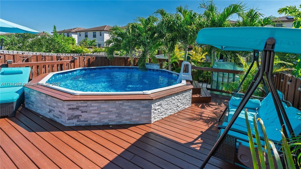 Recently Sold: $550,000 (4 beds, 3 baths, 1936 Square Feet)