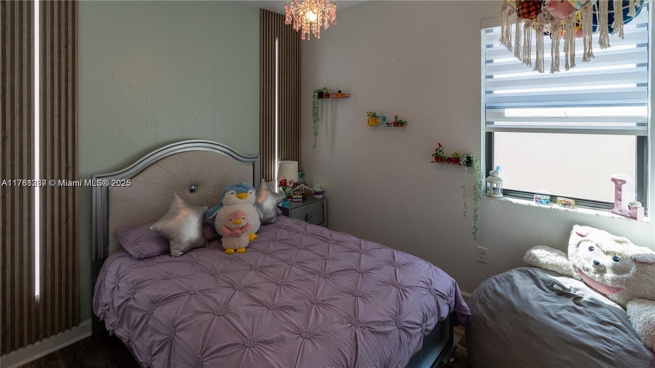 Recently Sold: $550,000 (4 beds, 3 baths, 1936 Square Feet)