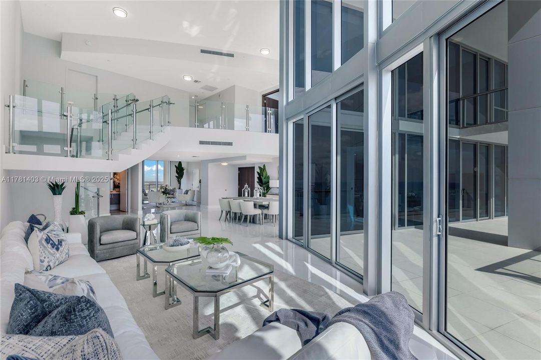 Vendido Recientemente: $4,650,000 (4 camas, 6 baños, 4141 Pies cuadrados)