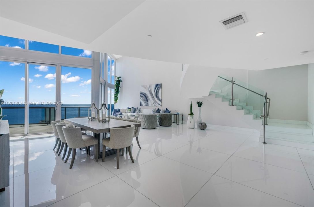 Vendido Recientemente: $4,650,000 (4 camas, 6 baños, 4141 Pies cuadrados)