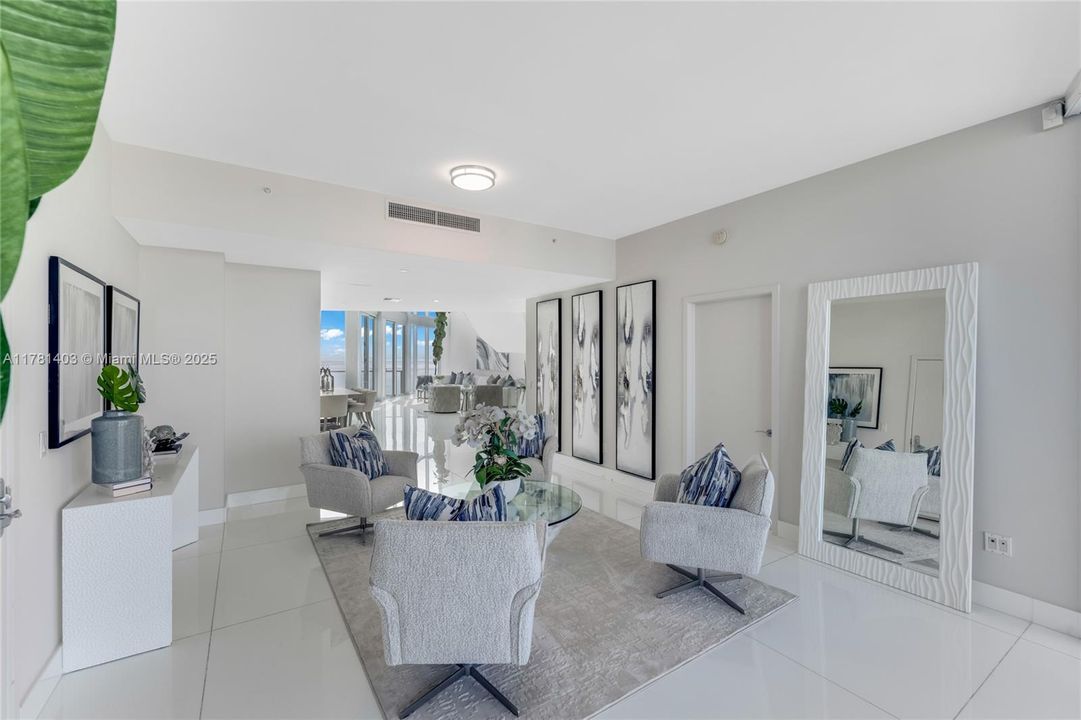 Vendido Recientemente: $4,650,000 (4 camas, 6 baños, 4141 Pies cuadrados)