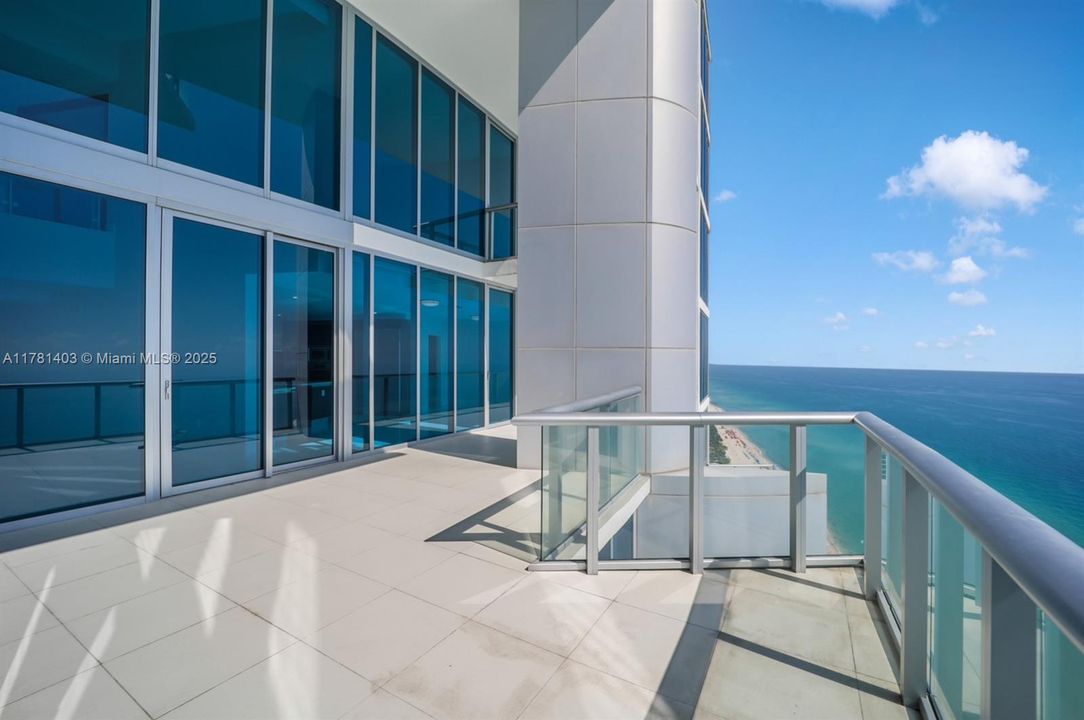 Vendido Recientemente: $4,650,000 (4 camas, 6 baños, 4141 Pies cuadrados)