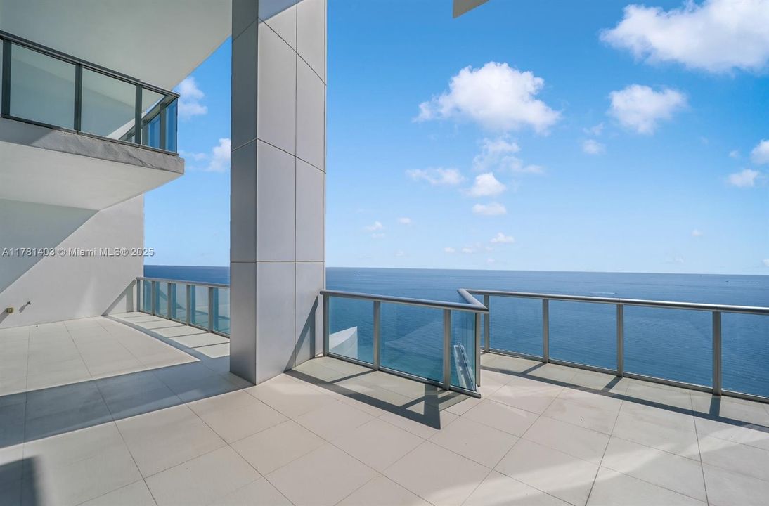 Vendido Recientemente: $4,650,000 (4 camas, 6 baños, 4141 Pies cuadrados)