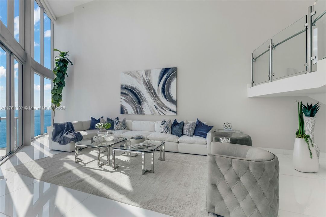 Vendido Recientemente: $4,650,000 (4 camas, 6 baños, 4141 Pies cuadrados)