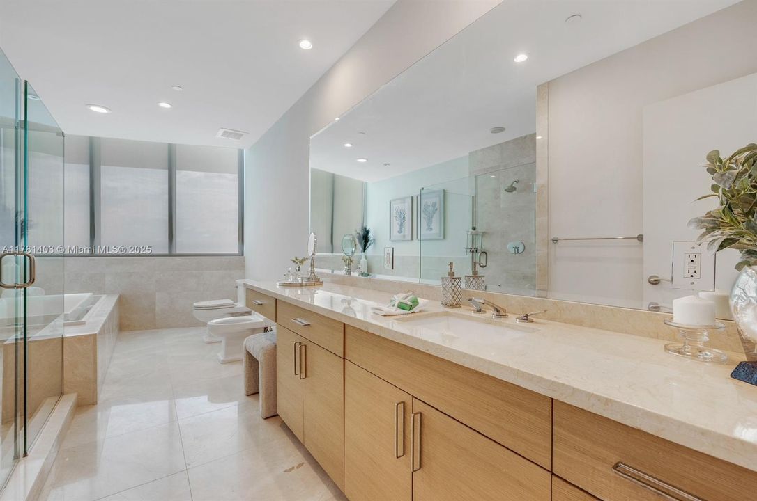 Vendido Recientemente: $4,650,000 (4 camas, 6 baños, 4141 Pies cuadrados)