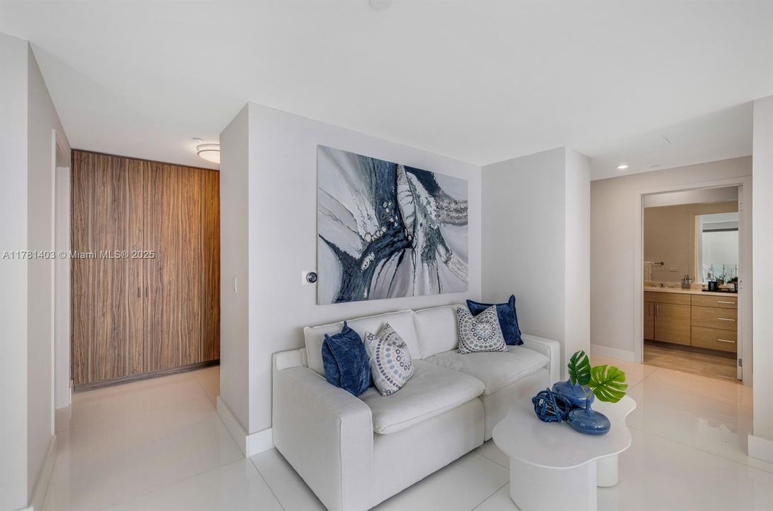 Vendido Recientemente: $4,650,000 (4 camas, 6 baños, 4141 Pies cuadrados)