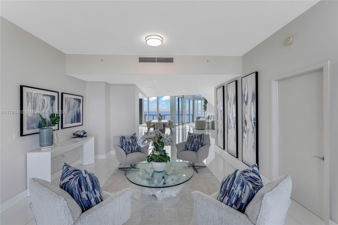 Vendido Recientemente: $4,650,000 (4 camas, 6 baños, 4141 Pies cuadrados)