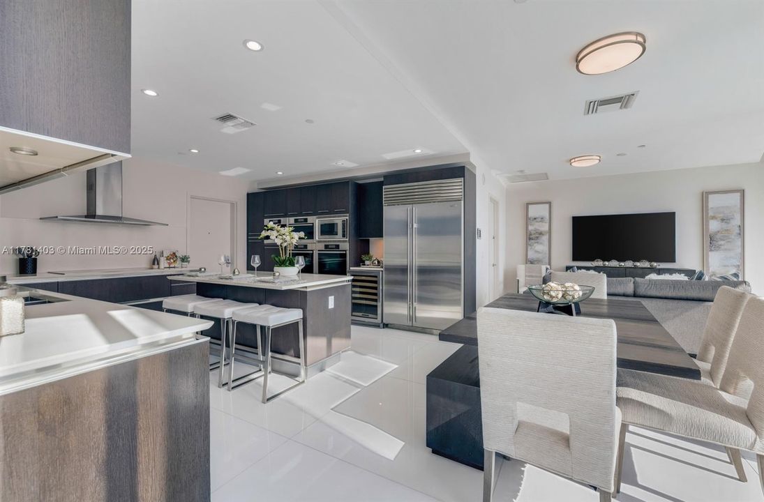 Vendido Recientemente: $4,650,000 (4 camas, 6 baños, 4141 Pies cuadrados)