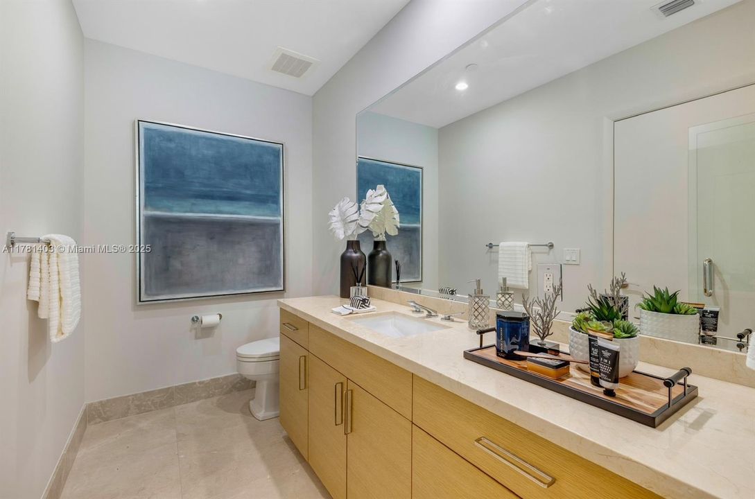 Vendido Recientemente: $4,650,000 (4 camas, 6 baños, 4141 Pies cuadrados)