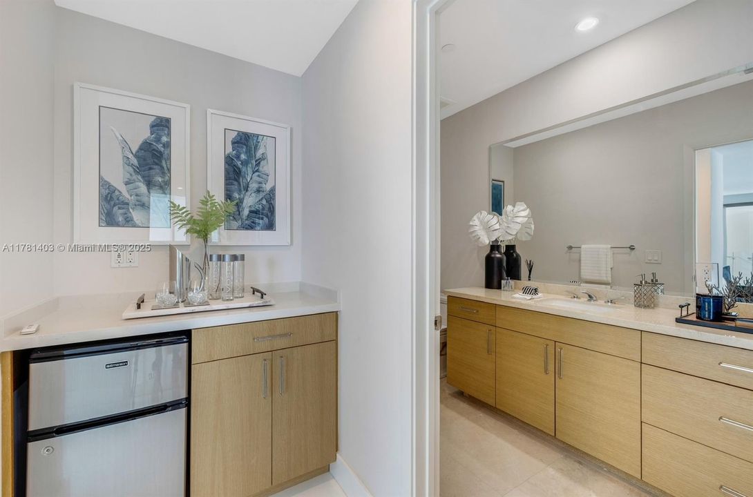 Vendido Recientemente: $4,650,000 (4 camas, 6 baños, 4141 Pies cuadrados)