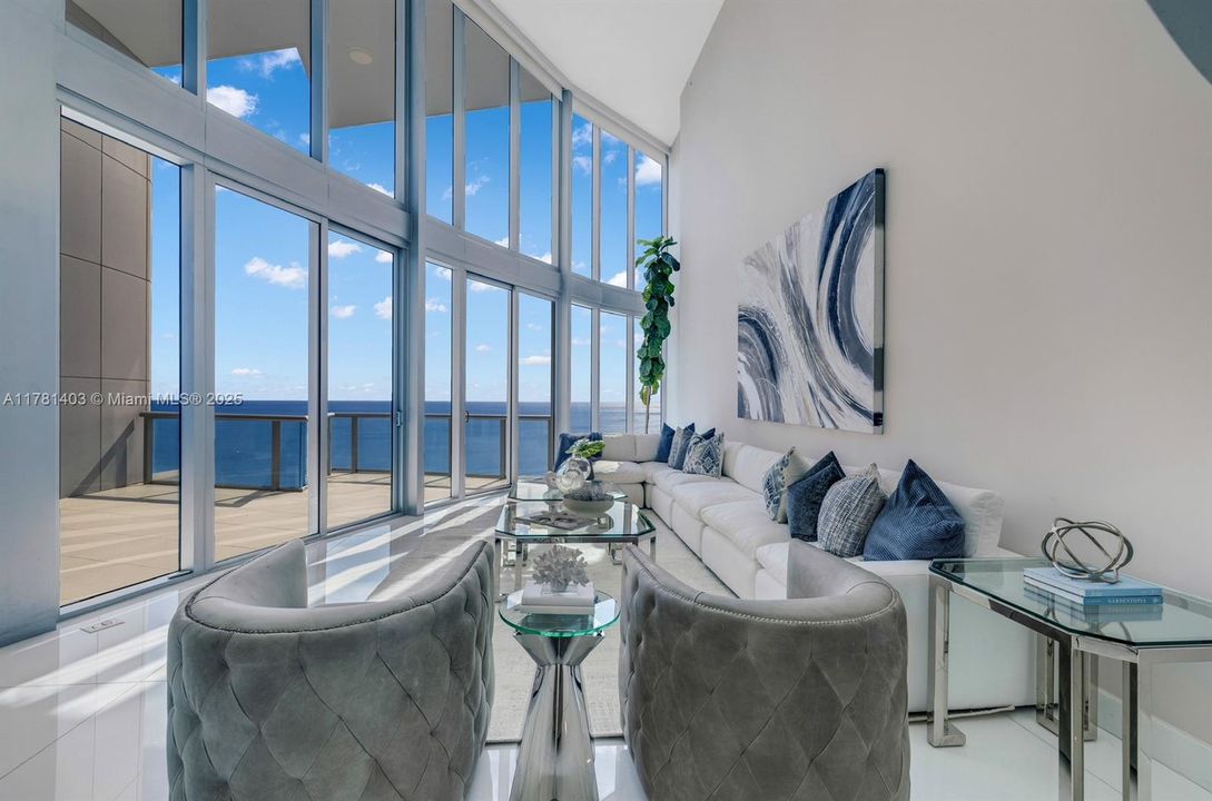 Vendido Recientemente: $4,650,000 (4 camas, 6 baños, 4141 Pies cuadrados)