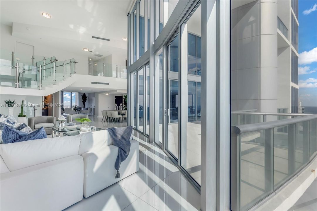 Vendido Recientemente: $4,650,000 (4 camas, 6 baños, 4141 Pies cuadrados)