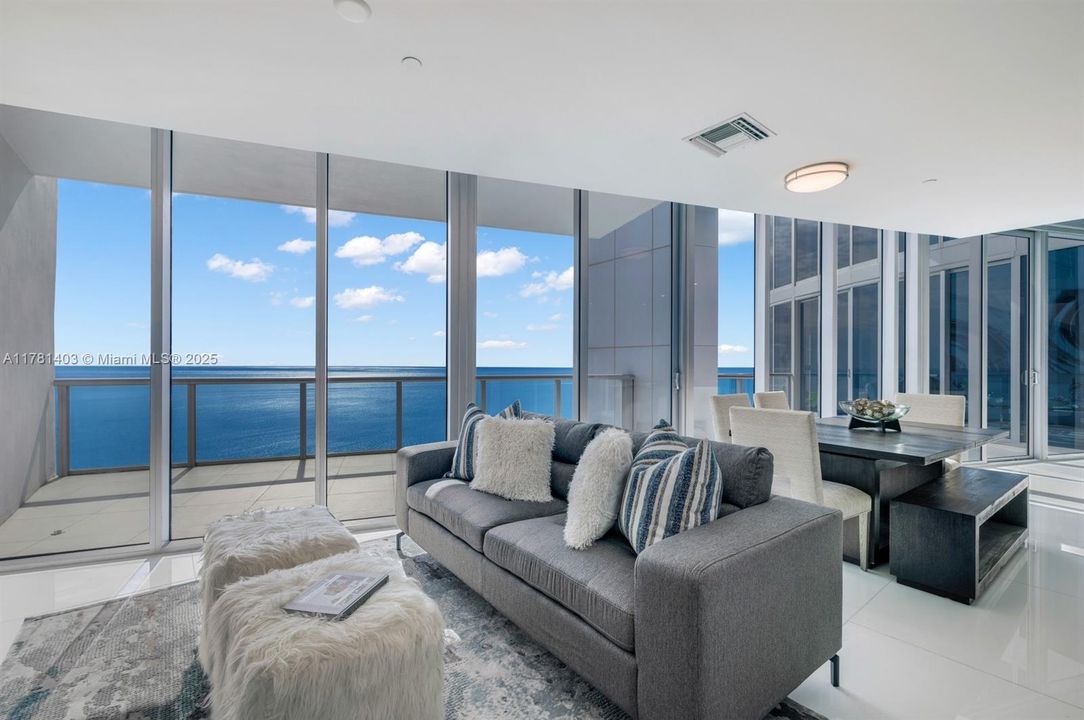 Vendido Recientemente: $4,650,000 (4 camas, 6 baños, 4141 Pies cuadrados)