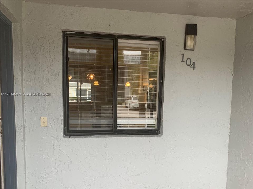 Recently Rented: $2,400 (2 beds, 2 baths, 1220 Square Feet)