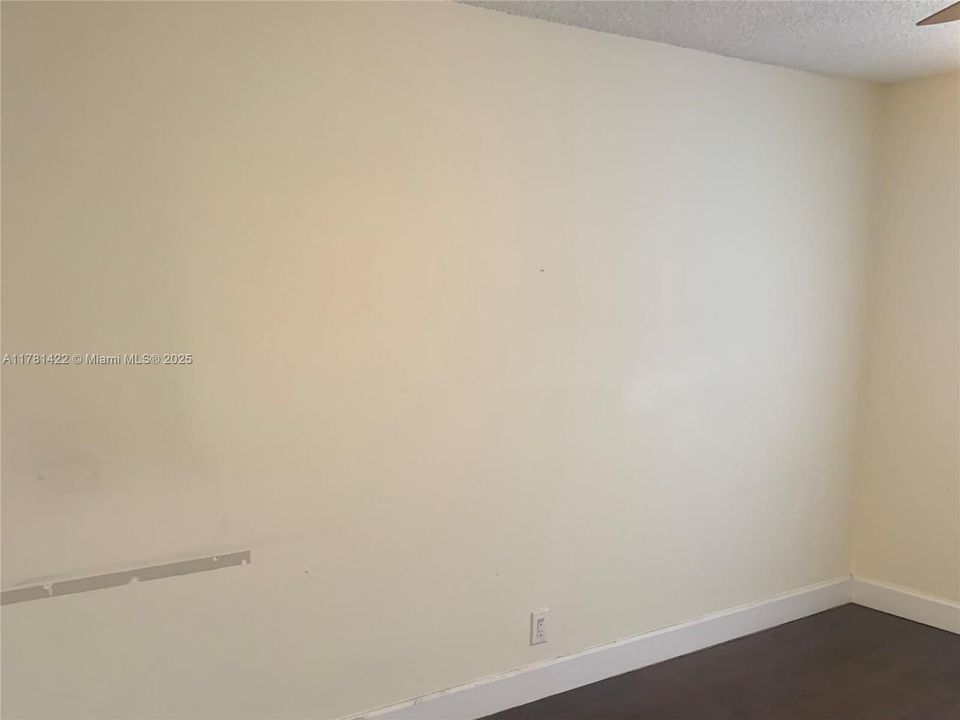 Recently Rented: $2,400 (2 beds, 2 baths, 1220 Square Feet)