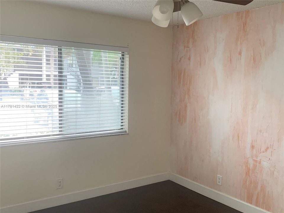 Recently Rented: $2,400 (2 beds, 2 baths, 1220 Square Feet)