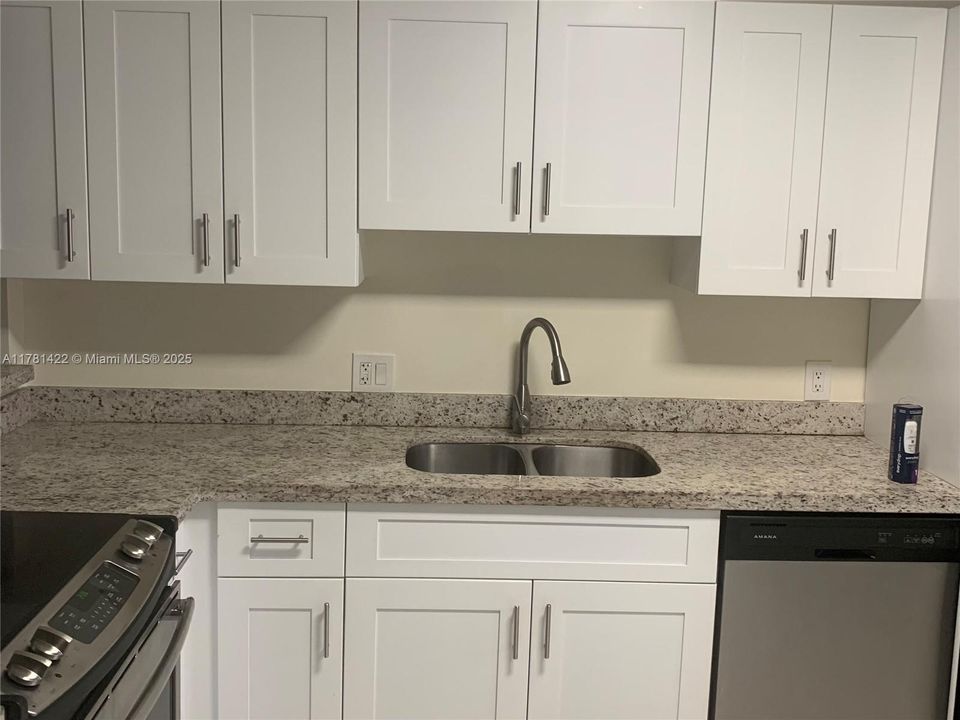 Recently Rented: $2,400 (2 beds, 2 baths, 1220 Square Feet)