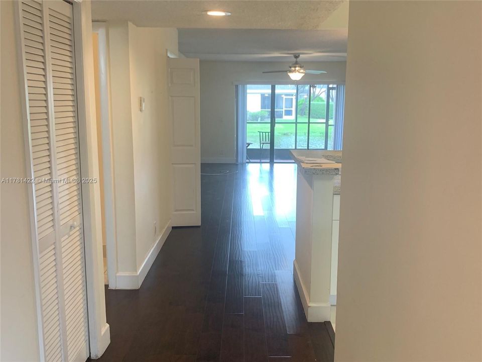 Recently Rented: $2,400 (2 beds, 2 baths, 1220 Square Feet)