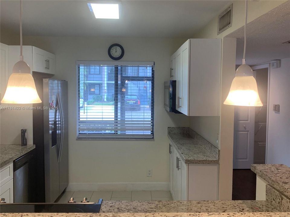 Recently Rented: $2,400 (2 beds, 2 baths, 1220 Square Feet)