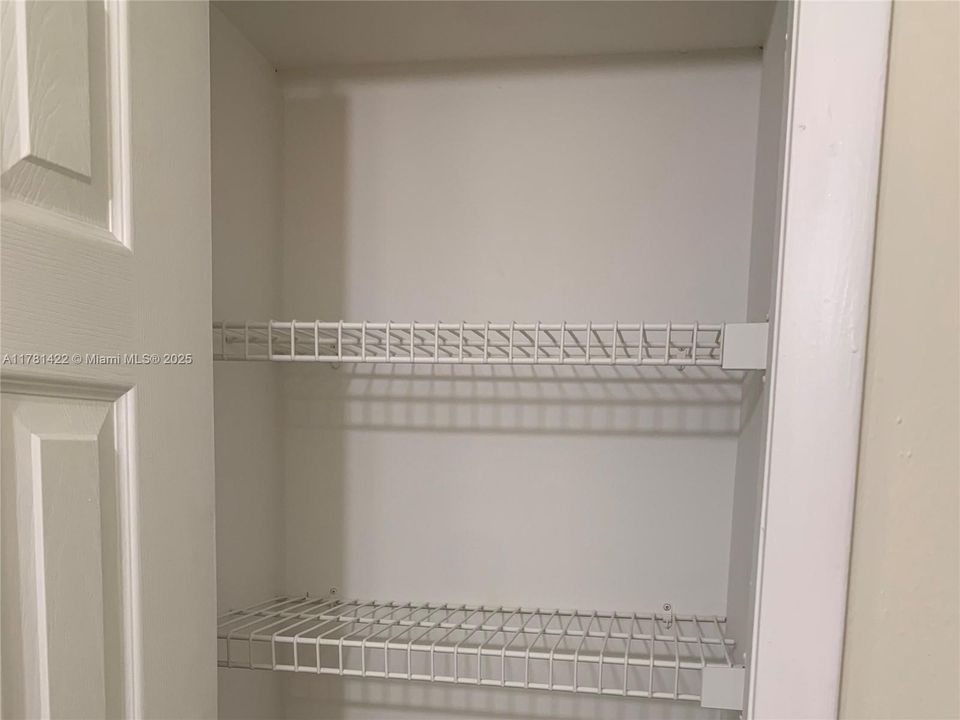 Recently Rented: $2,400 (2 beds, 2 baths, 1220 Square Feet)