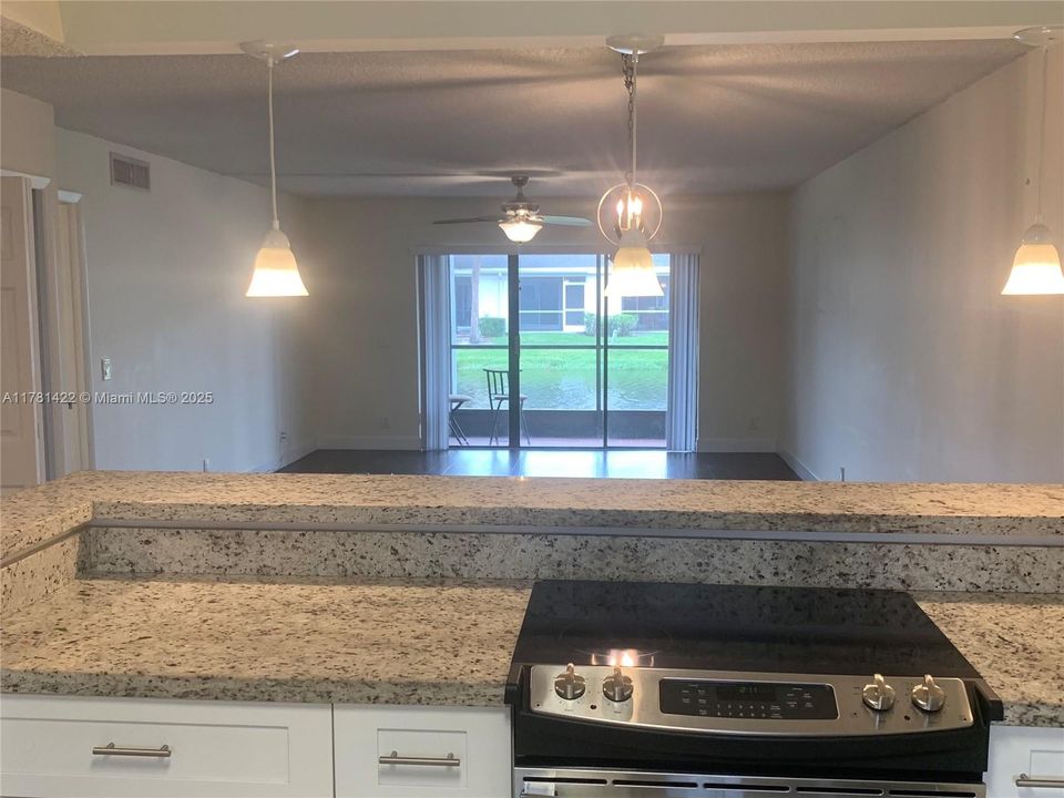 Recently Rented: $2,400 (2 beds, 2 baths, 1220 Square Feet)