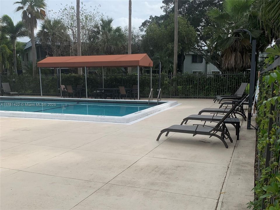 Recently Rented: $2,400 (2 beds, 2 baths, 1220 Square Feet)