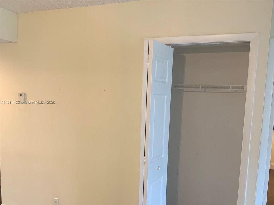 Recently Rented: $2,400 (2 beds, 2 baths, 1220 Square Feet)