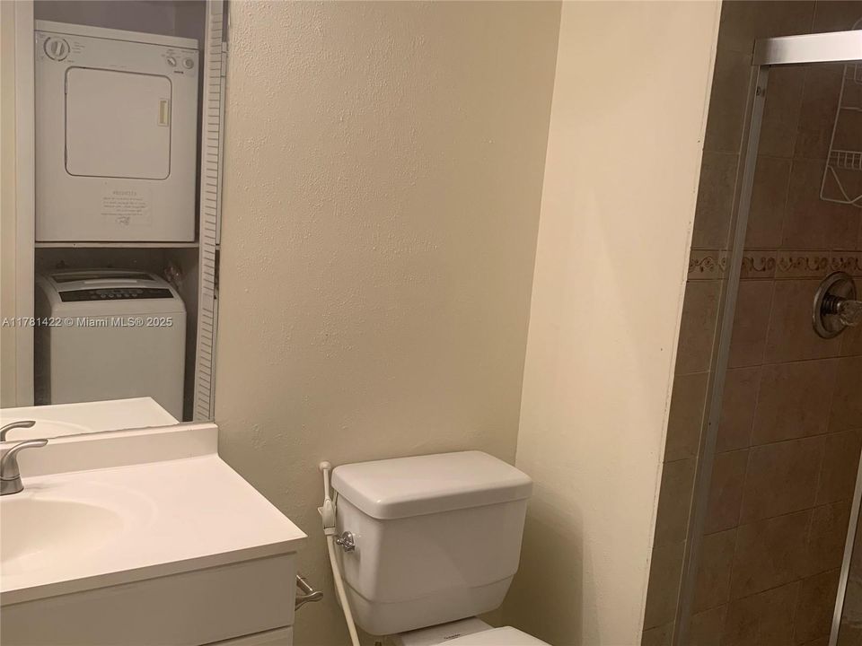 Recently Rented: $2,400 (2 beds, 2 baths, 1220 Square Feet)