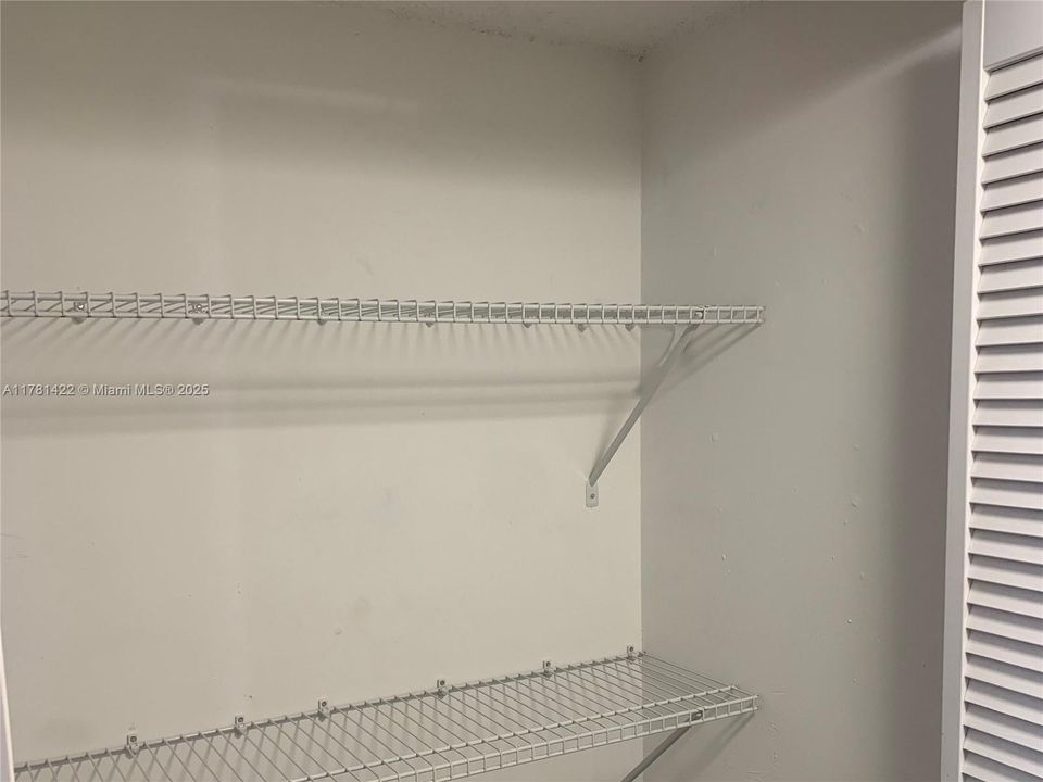 Recently Rented: $2,400 (2 beds, 2 baths, 1220 Square Feet)