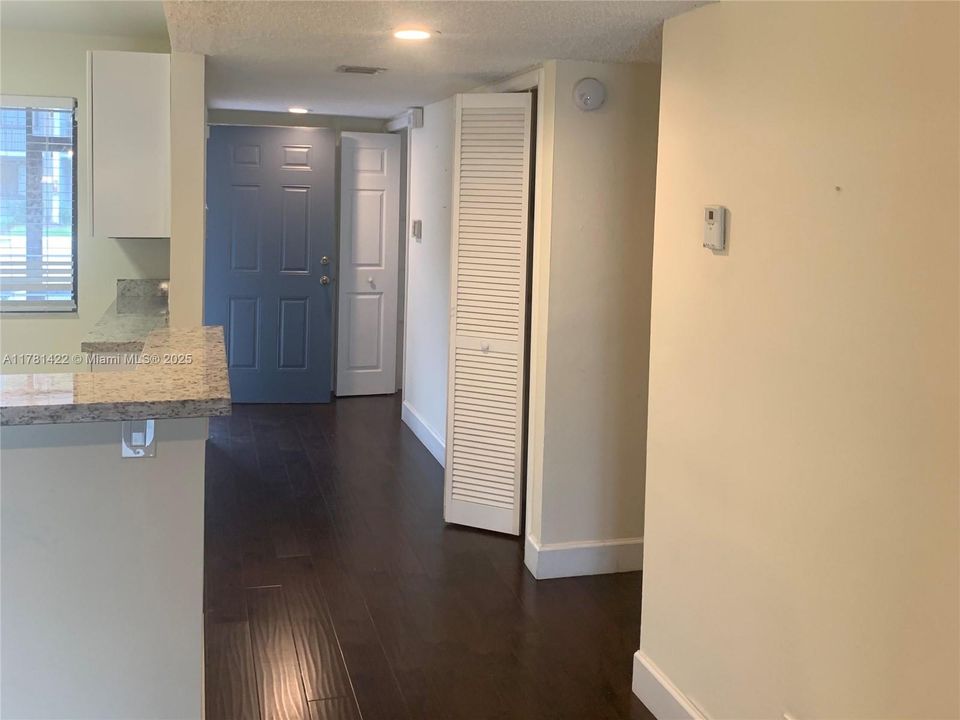 Recently Rented: $2,400 (2 beds, 2 baths, 1220 Square Feet)