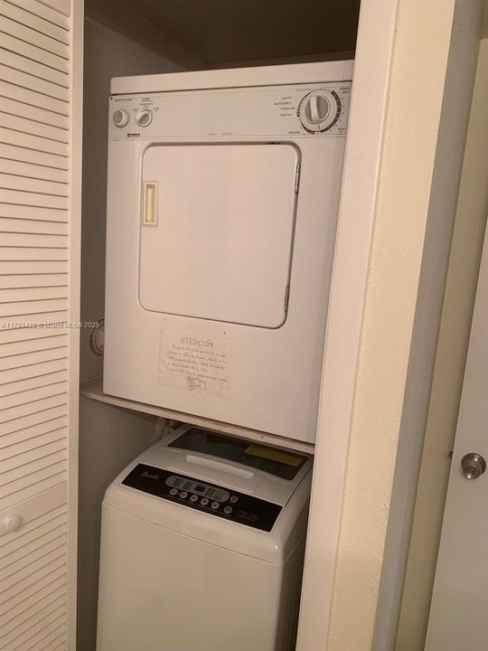 Recently Rented: $2,400 (2 beds, 2 baths, 1220 Square Feet)