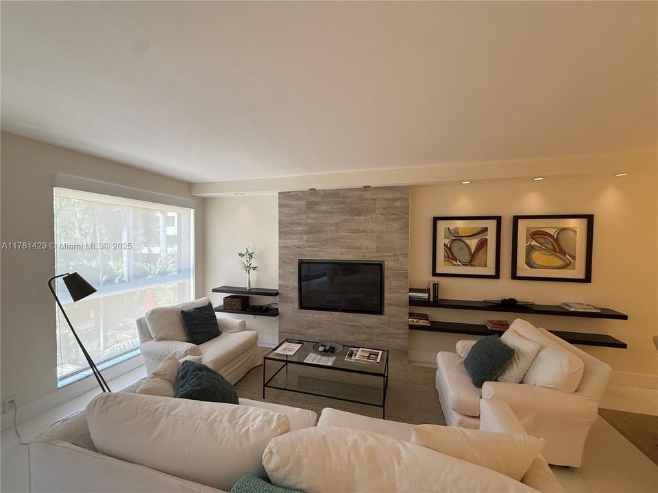 出租: $9,000 (2 贝兹, 2 浴室, 1720 平方英尺)