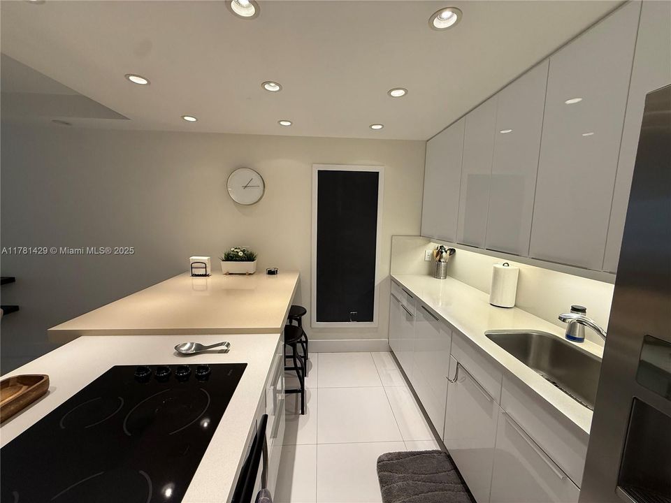 出租: $9,000 (2 贝兹, 2 浴室, 1720 平方英尺)