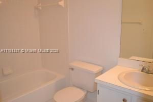 Vendido Recientemente: $297,000 (2 camas, 2 baños, 938 Pies cuadrados)