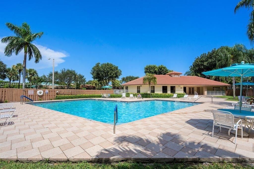 Vendido Recientemente: $297,000 (2 camas, 2 baños, 938 Pies cuadrados)