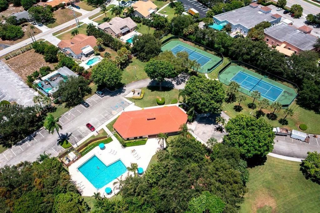 Vendido Recientemente: $297,000 (2 camas, 2 baños, 938 Pies cuadrados)