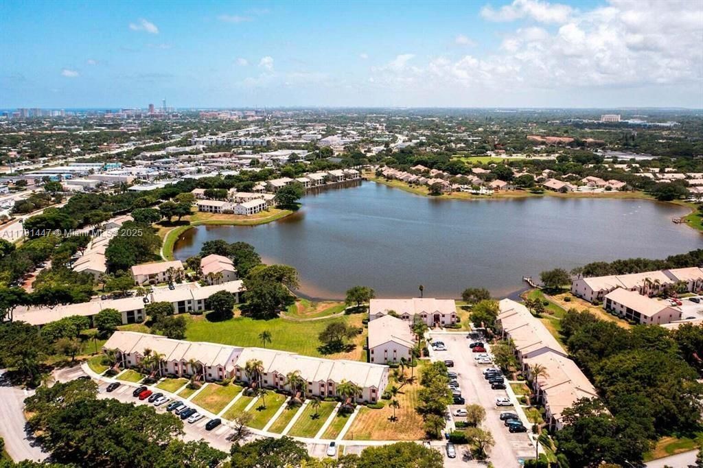 Vendido Recientemente: $297,000 (2 camas, 2 baños, 938 Pies cuadrados)