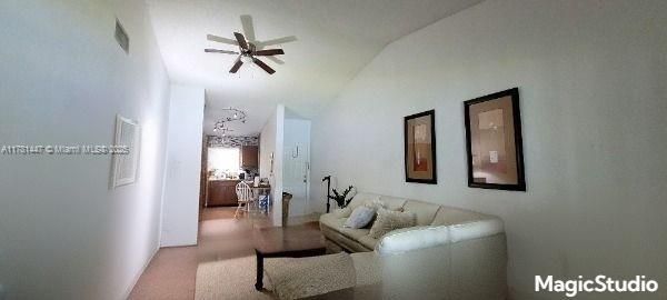 Vendido Recientemente: $297,000 (2 camas, 2 baños, 938 Pies cuadrados)