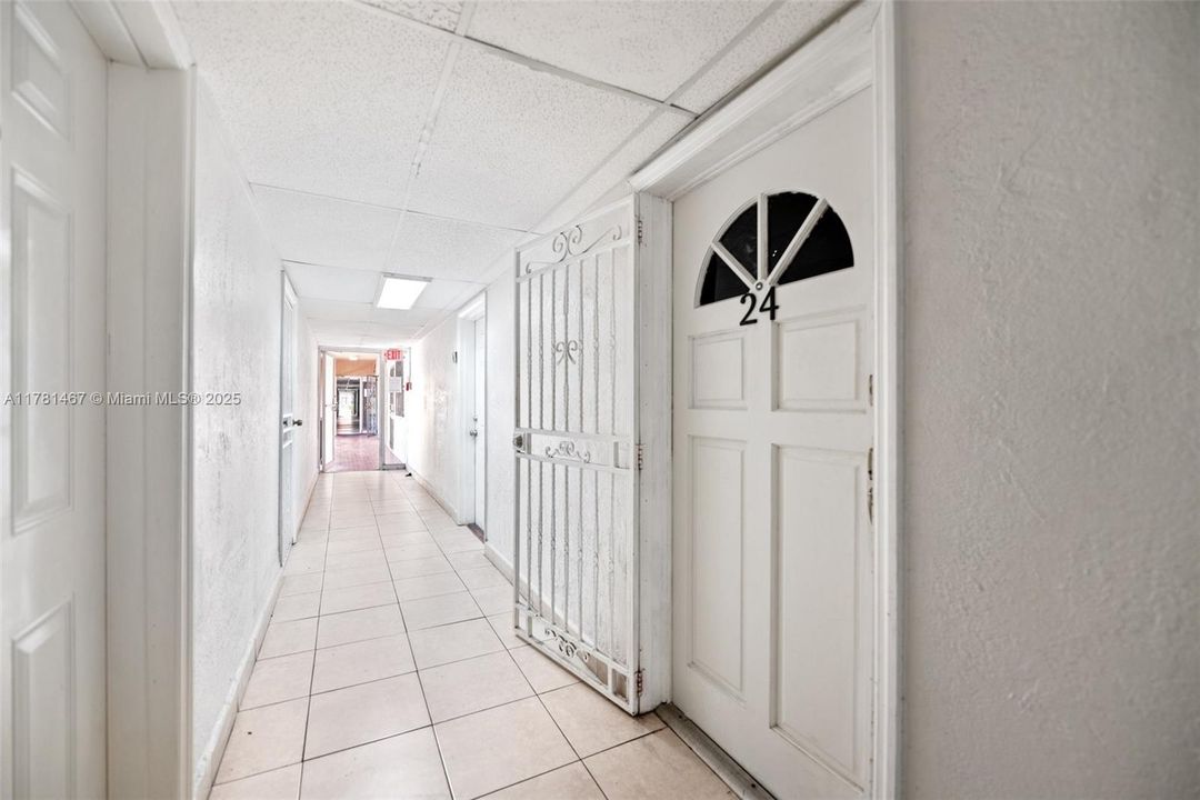 Недавно продано: $240,000 (2 спален, 1 ванн, 1043 Квадратных фут)